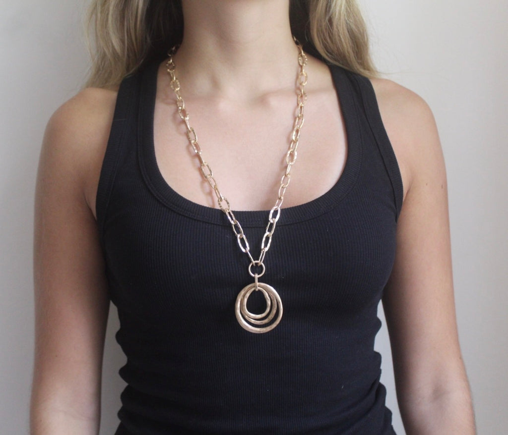 Chunky Oval Link Hammered Multi-Ring Pendant Necklace - Gold